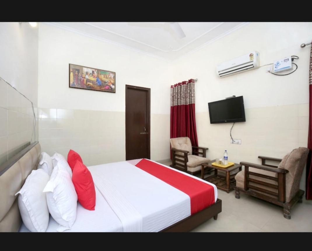 Hotel Shivjot Kharar ภายนอก รูปภาพ